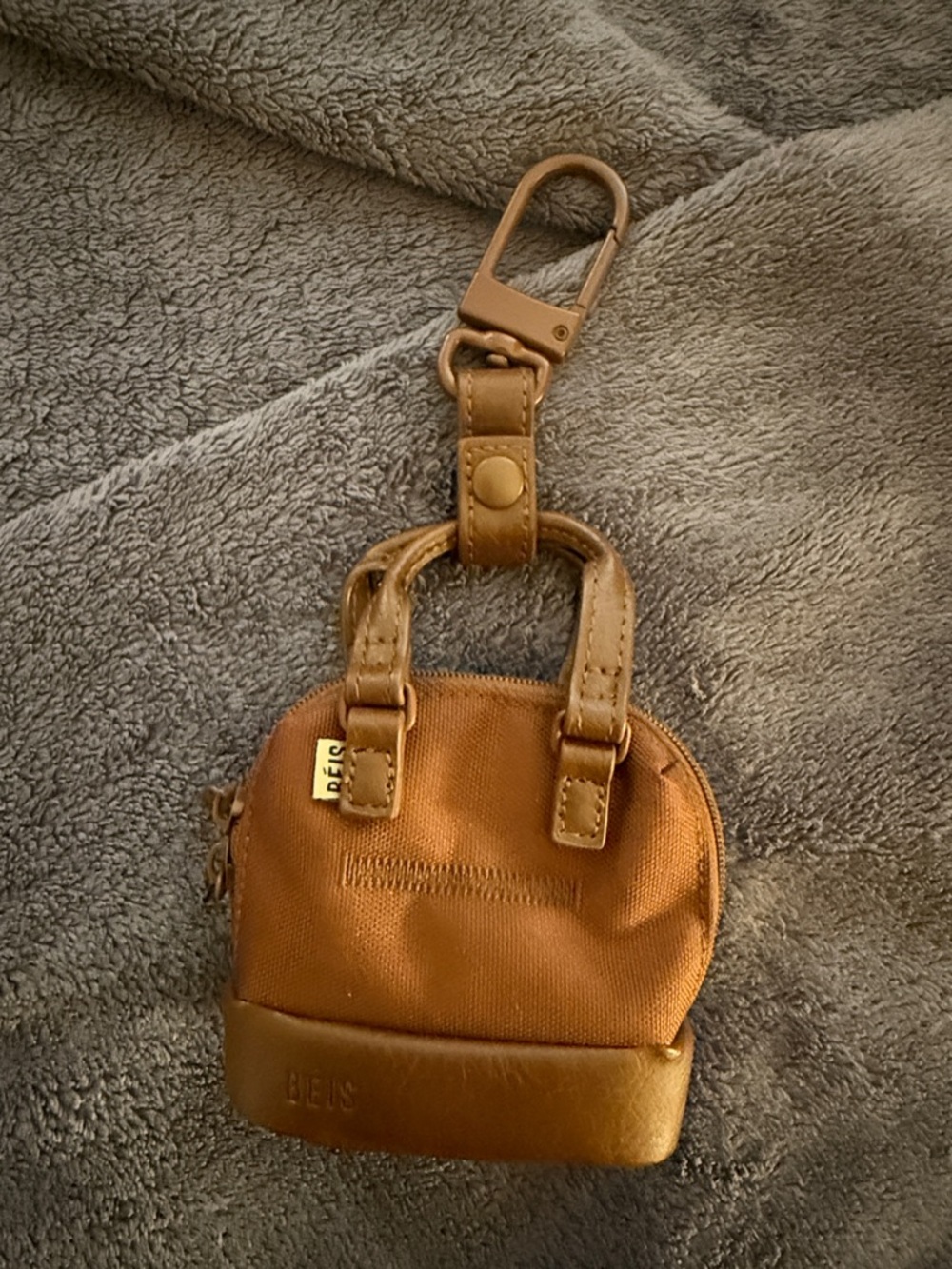 BEIS weekender bag charm in maple